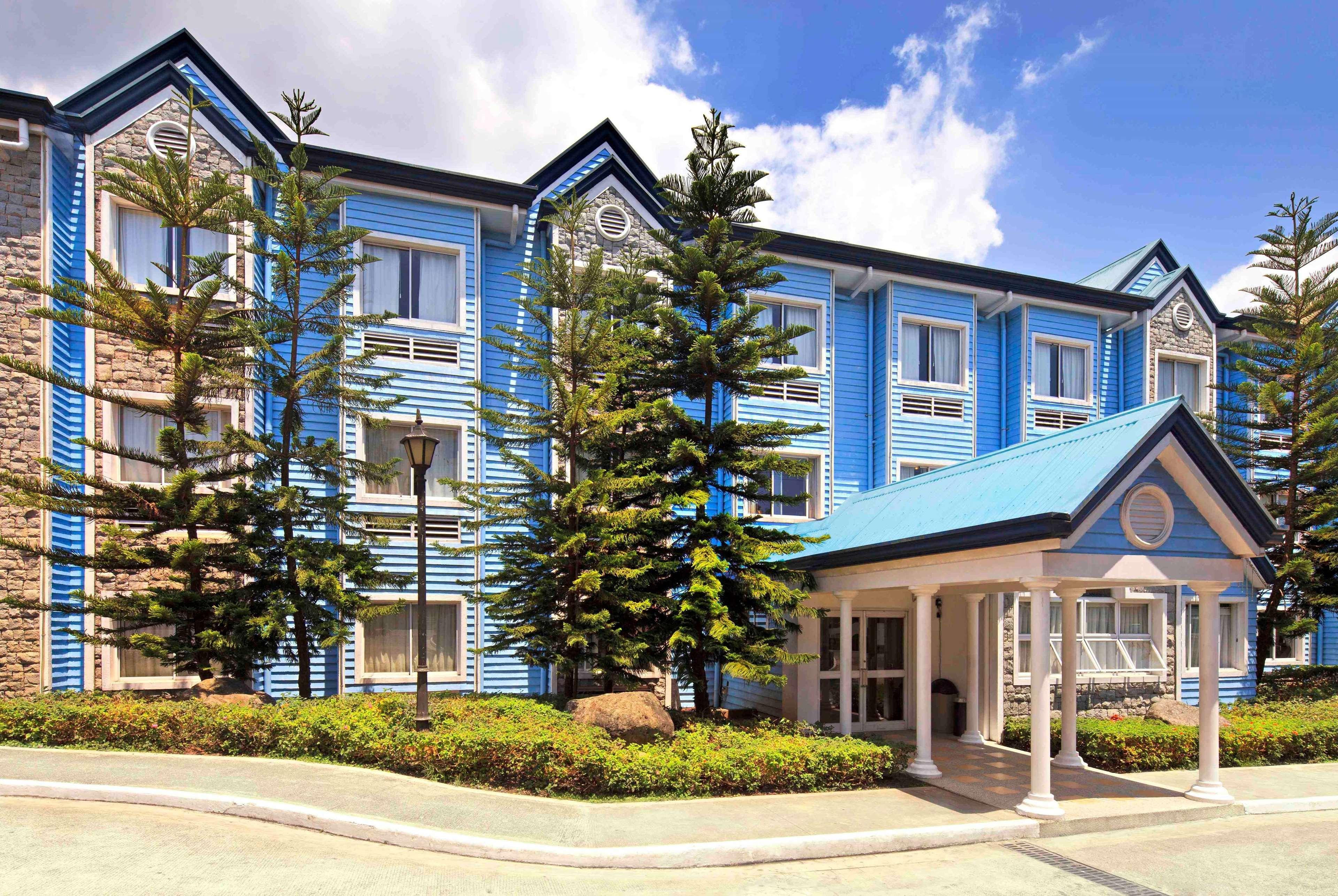 Microtel By Wyndham Baguio Багио Экстерьер фото